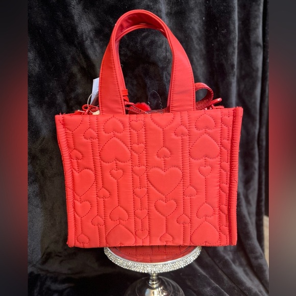 ❤️NWT-BETSEY JOHNSON, LUV BETSEY
RED QUILTED HEART TOTE WITH FUR BALL KEYCHAIN❤️ - Picture 8 of 12